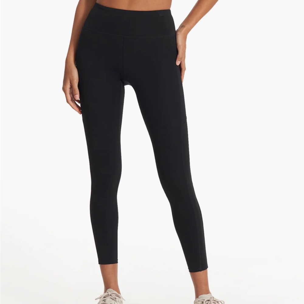 Vuori black stride leggings